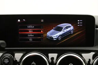 Mercedes-Benz A 220, 2.0, 140 kW, бензин, автомат, передний привод