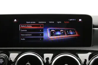 Mercedes-Benz A 220, 2.0, 140 kW, бензин, автомат, передний привод