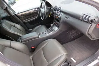 Mercedes-Benz C 180, бензин, автомат, задний привод