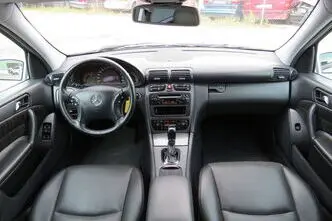 Mercedes-Benz C 180, бензин, автомат, задний привод