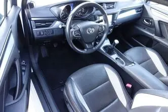 Toyota Avensis, 2.0, 105 kW, diesel, manual, front-wheel drive