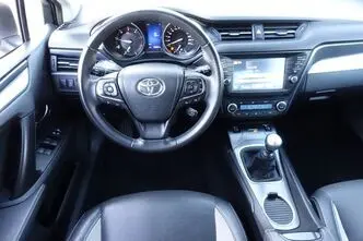 Toyota Avensis, 2.0, 105 kW, diesel, manual, front-wheel drive