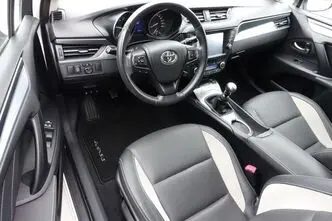 Toyota Avensis, 2.0, 105 kW, diesel, manual, front-wheel drive