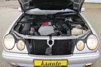 Mercedes-Benz E 200, бензин, механическая, задний привод