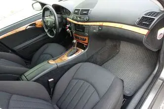 Mercedes-Benz E 220, 2.1, 125 kW, diesel, automatic, rear-wheel drive