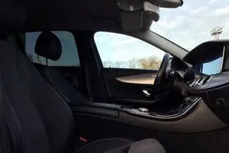 Mercedes-Benz E 220, 2.0, 143 kW, diesel, automatic, rear-wheel drive
