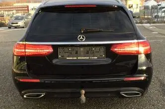 Mercedes-Benz E 220, 2.0, 143 kW, diesel, automatic, rear-wheel drive