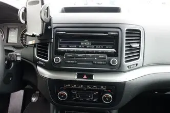 Volkswagen Sharan, бензин, механическая, передний привод