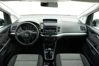 Volkswagen Sharan, бензин, механическая, передний привод
