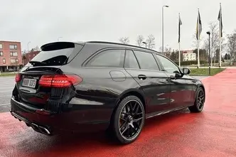 Mercedes-Benz E 300, 2.0, 143 kW, plug-in hybrid, automatic, four-wheel drive