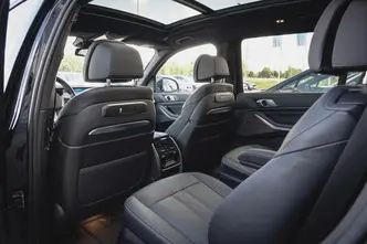 BMW X7, 3.0, 250 kW, hybrid, automatic, four-wheel drive
