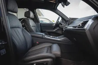 BMW X7, 3.0, 250 kW, hybrid, automatic, four-wheel drive