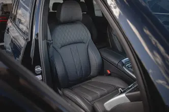 BMW X7, 3.0, 250 kW, hybrid, automatic, four-wheel drive