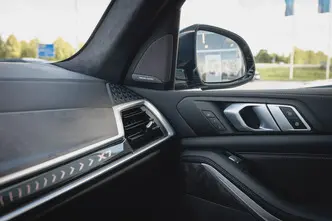 BMW X7, 3.0, 250 kW, hybrid, automatic, four-wheel drive