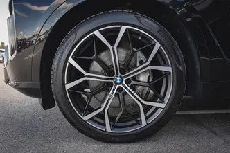 BMW X7, 3.0, 250 kW, hybrid, automatic, four-wheel drive