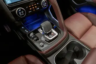 Jaguar E-Pace, 2.0, 183 kW, hübriid, automaat, nelikvedu