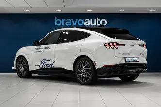 Ford Mustang Mach-E, 200 kW, electric, automatic, four-wheel drive