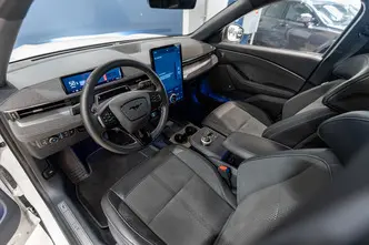 Ford Mustang Mach-E, 200 kW, electric, automatic, four-wheel drive