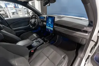 Ford Mustang Mach-E, 200 kW, electric, automatic, four-wheel drive