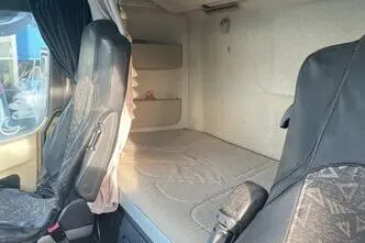 Mercedes-Benz Actros, 12.8, 330 kW, дизель, автомат, задний привод