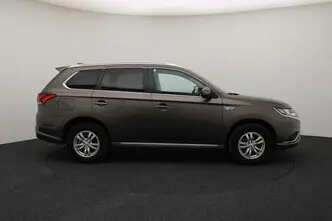 Mitsubishi Outlander, 2.4, 99 kW, подключаемый гибрид, автомат, полный привод