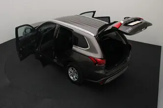 Mitsubishi Outlander, 2.4, 99 kW, подключаемый гибрид, автомат, полный привод