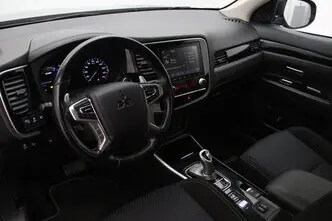 Mitsubishi Outlander, 2.4, 99 kW, подключаемый гибрид, автомат, полный привод