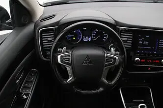 Mitsubishi Outlander, 2.4, 99 kW, подключаемый гибрид, автомат, полный привод