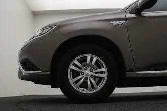 Mitsubishi Outlander, 2.4, 99 kW, подключаемый гибрид, автомат, полный привод