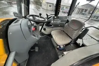 Valtra M150-4, 4.4, 108 kW, дизель, механическая, полный привод