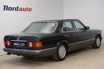 Mercedes-Benz 560, 5.6, 220 kW, бензин, автомат, задний привод