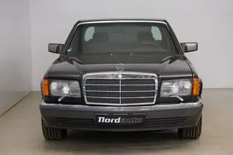 Mercedes-Benz 560, 5.6, 220 kW, бензин, автомат, задний привод