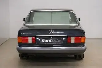 Mercedes-Benz 560, 5.6, 220 kW, бензин, автомат, задний привод