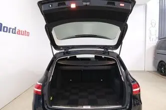 Mercedes-Benz E 220, 2.0, 143 kW, diesel, automatic, rear-wheel drive