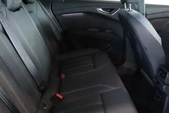 Audi Q4 e-tron, 77 kW, electric, automatic, four-wheel drive