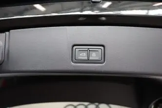 Audi Q4 e-tron, 77 kW, electric, automatic, four-wheel drive
