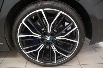 BMW 530, 3.0, 210 kW, гибрид, автомат, полный привод