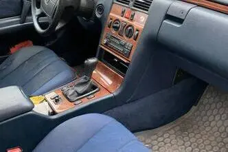 Mercedes-Benz E 200, 2.0, 100 kW, бензин, механическая, задний привод