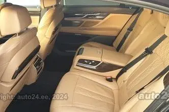 BMW 730, 3.0, 195 kW, дизель, автомат, задний привод
