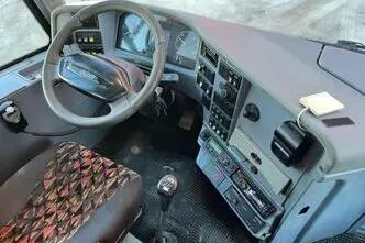 6.7, 184 kW, дизель, механическая, задний привод
