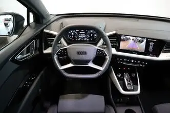 Audi Q4 e-tron, 77 kW, electric, automatic, four-wheel drive