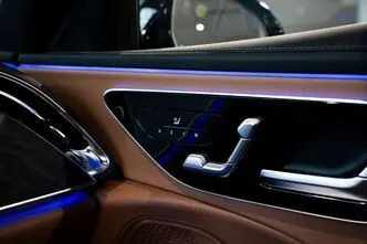 Mercedes-Benz E 220, 2.0, 145 kW, гибрид, автомат, полный привод