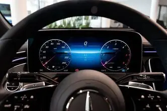 Mercedes-Benz E 220, 2.0, 145 kW, гибрид, автомат, полный привод