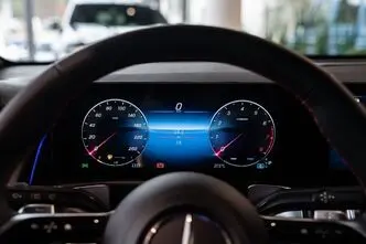 Mercedes-Benz GLB 200, 1.3, 120 kW, гибрид, автомат, передний привод