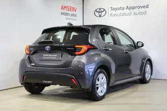 Toyota Yaris, 1.5, 68 kW, гибрид, автомат, передний привод