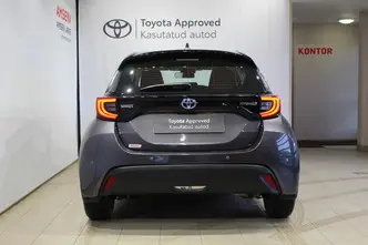 Toyota Yaris, 1.5, 68 kW, гибрид, автомат, передний привод