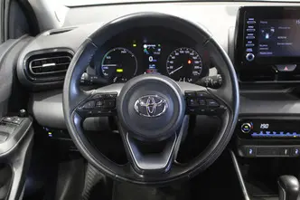 Toyota Yaris, 1.5, 68 kW, гибрид, автомат, передний привод