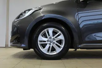Toyota Yaris, 1.5, 68 kW, гибрид, автомат, передний привод