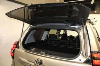 Toyota Land Cruiser, 2.8, 130 kW, diesel, automatic, four-wheel drive