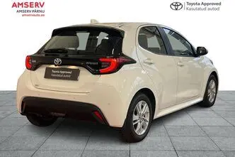 Toyota Yaris, 1.5, 68 kW, гибрид, автомат, передний привод